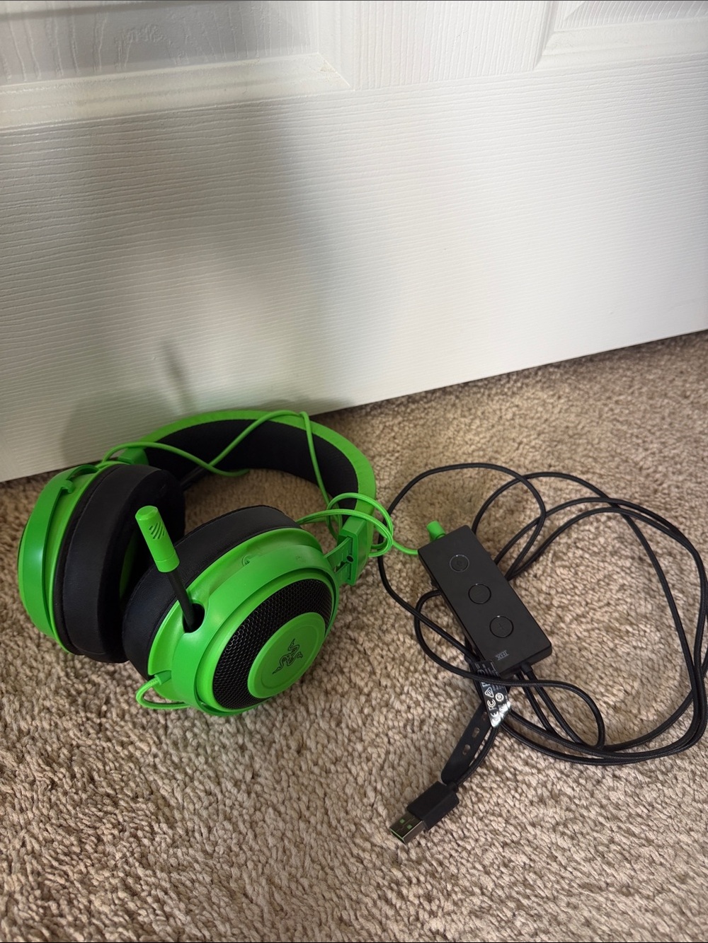 Razer Green Wired Over-Ear Gaming Headset with Inline Controller
